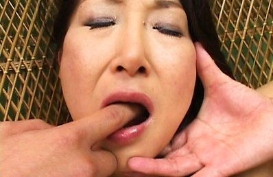 Nanako Shimada mature women tied to the chair for bondage sex