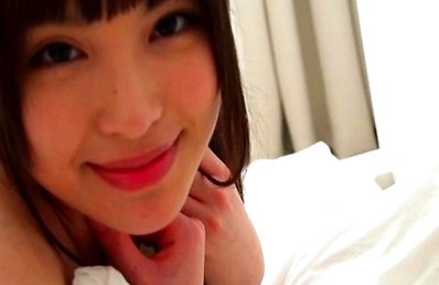 Suzuka Asian naked shows nasty bum but hides bee stings in palms