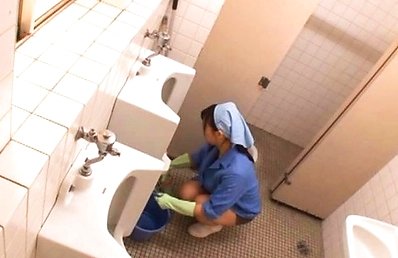 Reiko Nakamori Asian cleans WC and watches fellow dick peeing