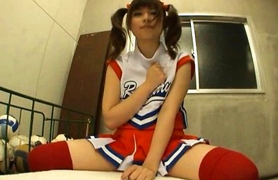 Kokomi Naruse teen cheerleader is fingered while posing