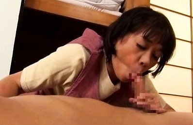 Rie Takahashi Tokyo milf engulfs boner for blowjob on her date