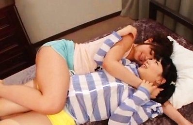 Kokoa Aisu Asian and chick fool around and have cans sucked