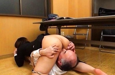 Japanese AV model office lady gets position 69 with older boss