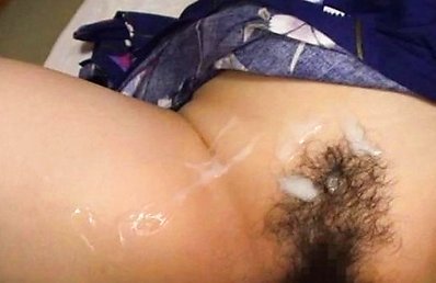 Japanese AV Model gets cum on pubic hair after strong drilling