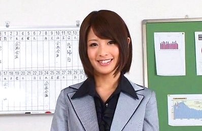 Yuuki Natsume Asian in office uniform shows sexy legs on office