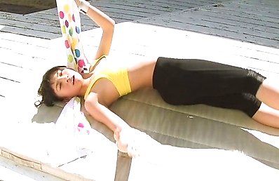 Airi Ebihara Asian is so flexible and sexy in outdoor gymnastics