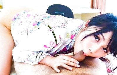 Reo Saionji amazes with her cock sucking skills