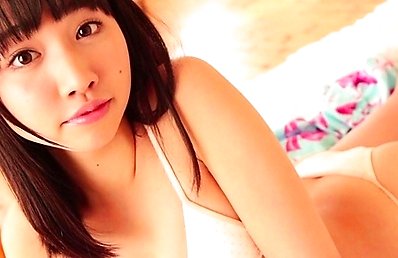 Miku Takaoka Asian shows juicy behind in white bikini in her bed