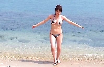 Aeri Ikeda Asian with big and playful boobies plays on the beach
