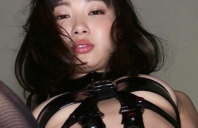 Yuki Suzuki Asian in kinky lingerie is about to get ice on body