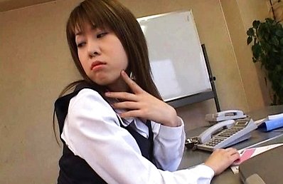 Chinatsu Nakano gets her big boobs out of sexy bra at office