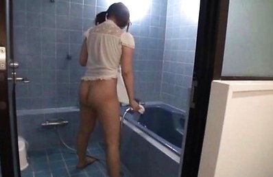 Amateur Asian doll showers peach and gets doggy style at toilet