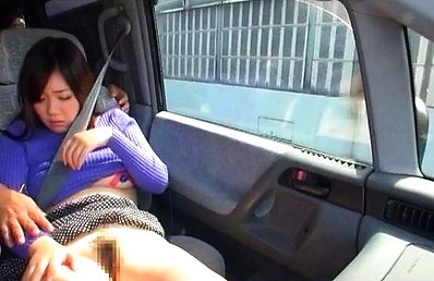 Hikaru Kawana Asian babe gets pussy fingered to orgasm in the car