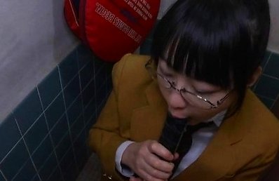 Amateur Asian doll sucks palette and fucks with it at the toilet