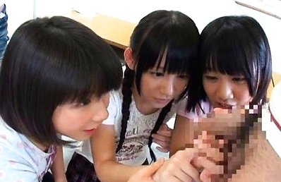 Yuri Shinomiya and babes show their cunts and rub same penis